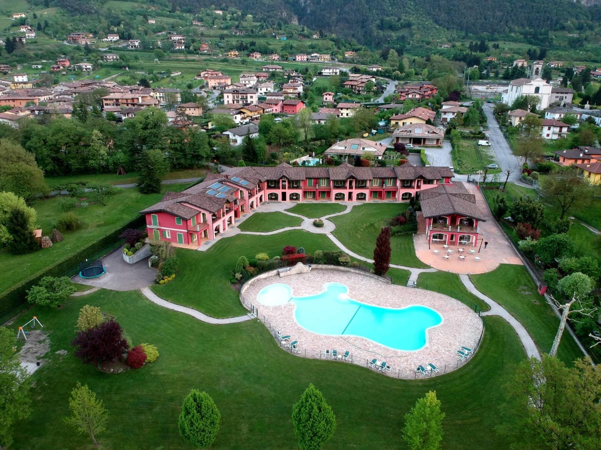 Spacious Apartment In Idro With Shared Pool Crone Kültér fotó